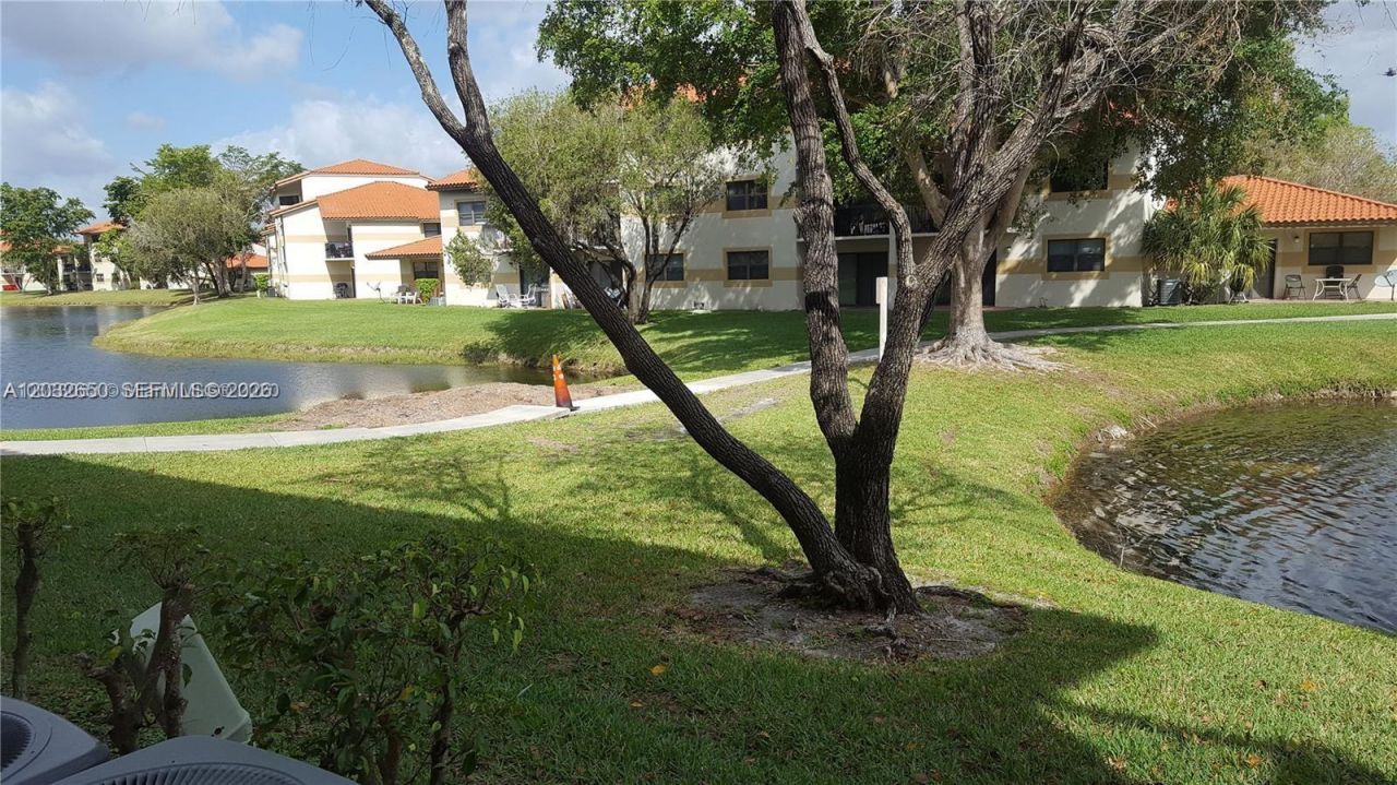 9823 Nob Hill Ct, Unit 9823, Sunrise, FL 33351 Photo