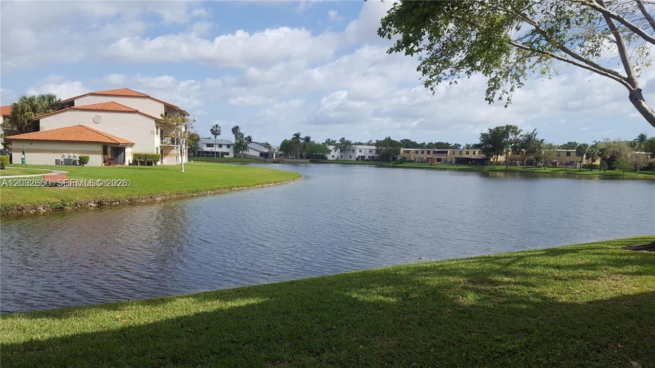 9823 Nob Hill Ct, Unit 9823, Sunrise, FL 33351 Photo