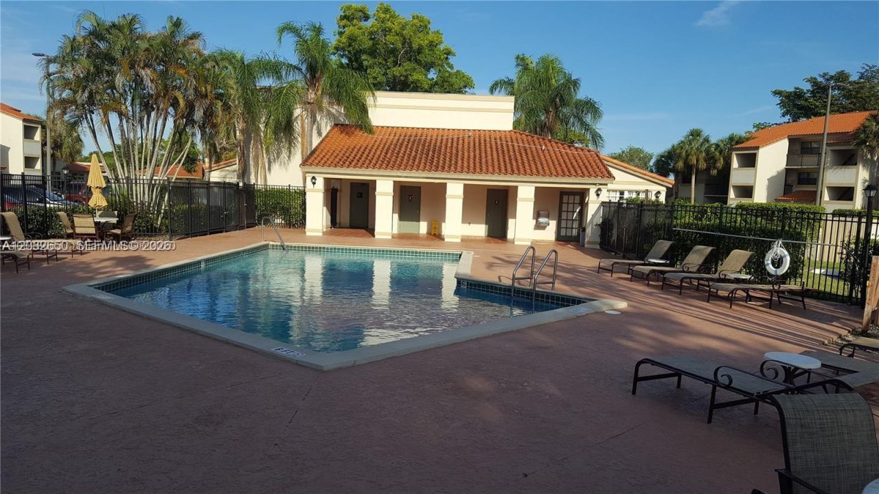 9823 Nob Hill Ct, Unit 9823, Sunrise, FL 33351 Photo