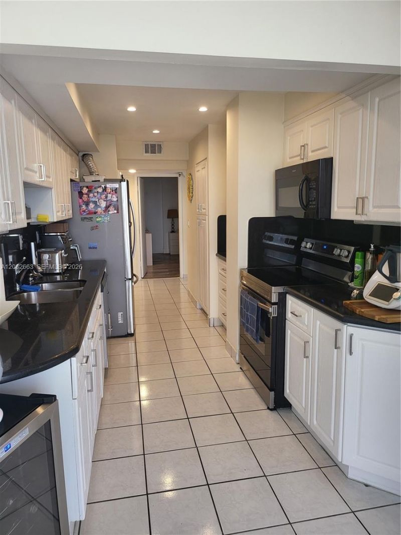 290 174th St , Unit M19, Sunny Isles Beach, FL 33160 Photo