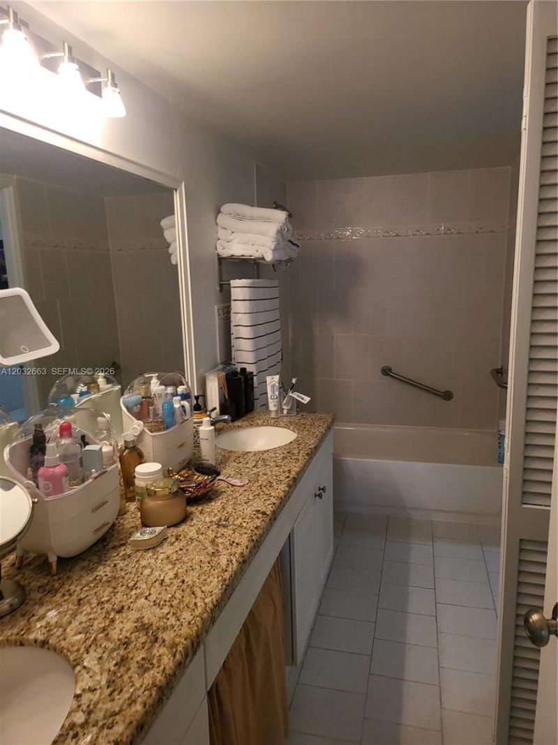 290 174th St , Unit M19, Sunny Isles Beach, FL 33160 Photo