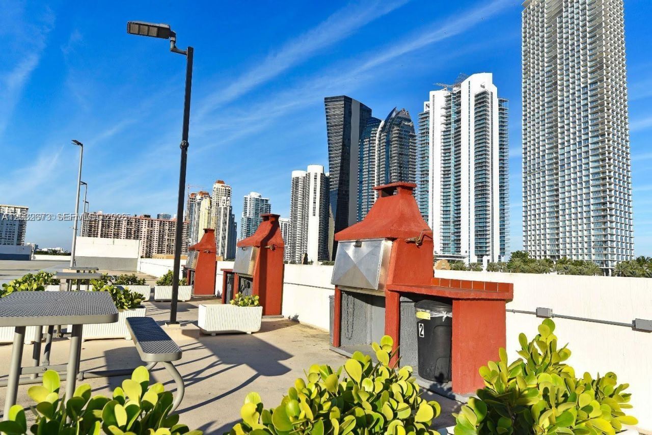 17021 N Bay Rd , Unit 601, Sunny Isles Beach, FL 33160 Photo