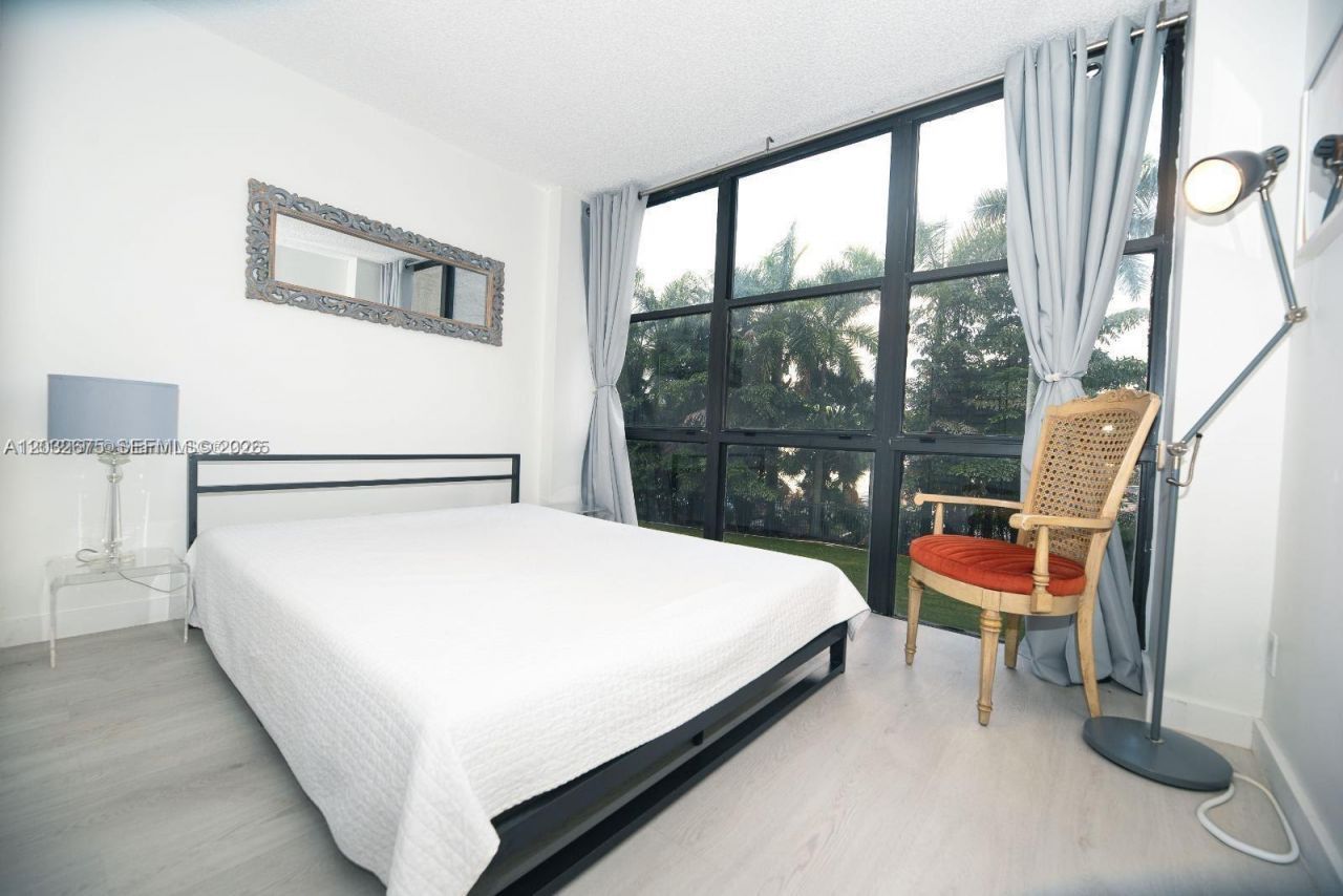 17021 N Bay Rd , Unit 207, Sunny Isles Beach, FL 33160 Photo