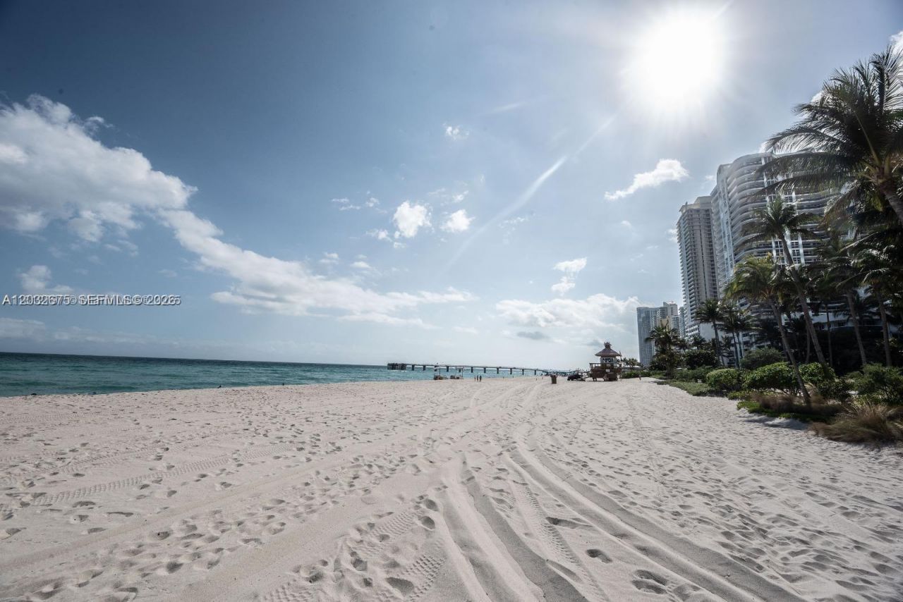 17021 N Bay Rd , Unit 207, Sunny Isles Beach, FL 33160 Photo