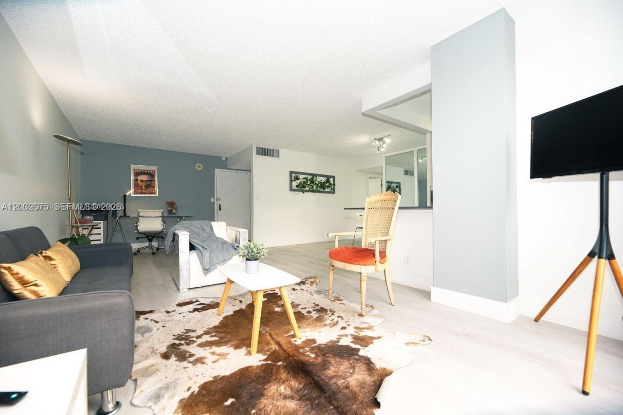 17021 N Bay Rd , Unit 207, Sunny Isles Beach, FL 33160 Photo