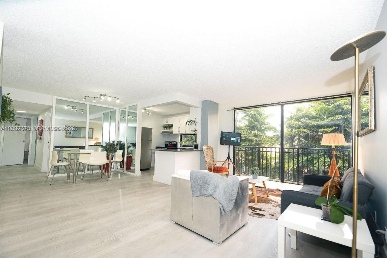 17021 N Bay Rd , Unit 207, Sunny Isles Beach, FL 33160 Photo