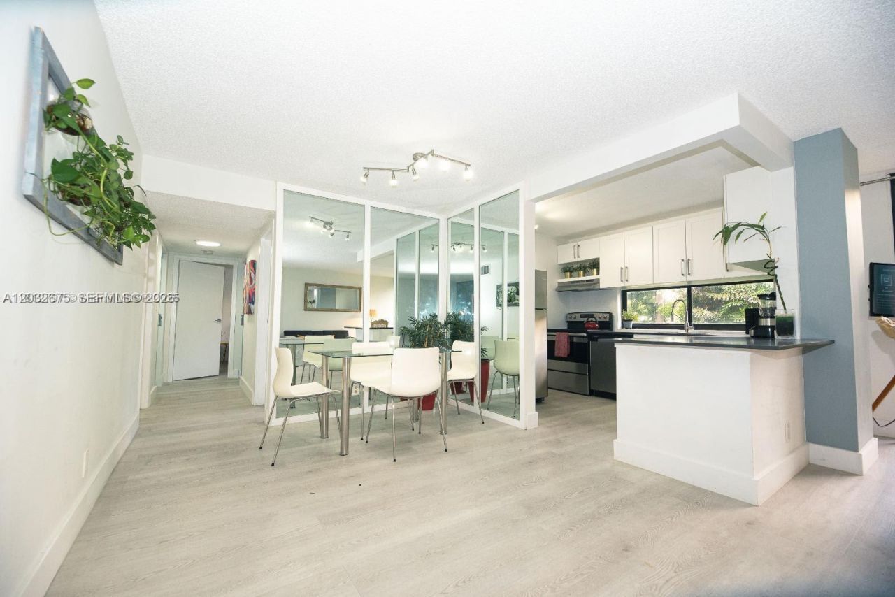 17021 N Bay Rd , Unit 207, Sunny Isles Beach, FL 33160 Photo