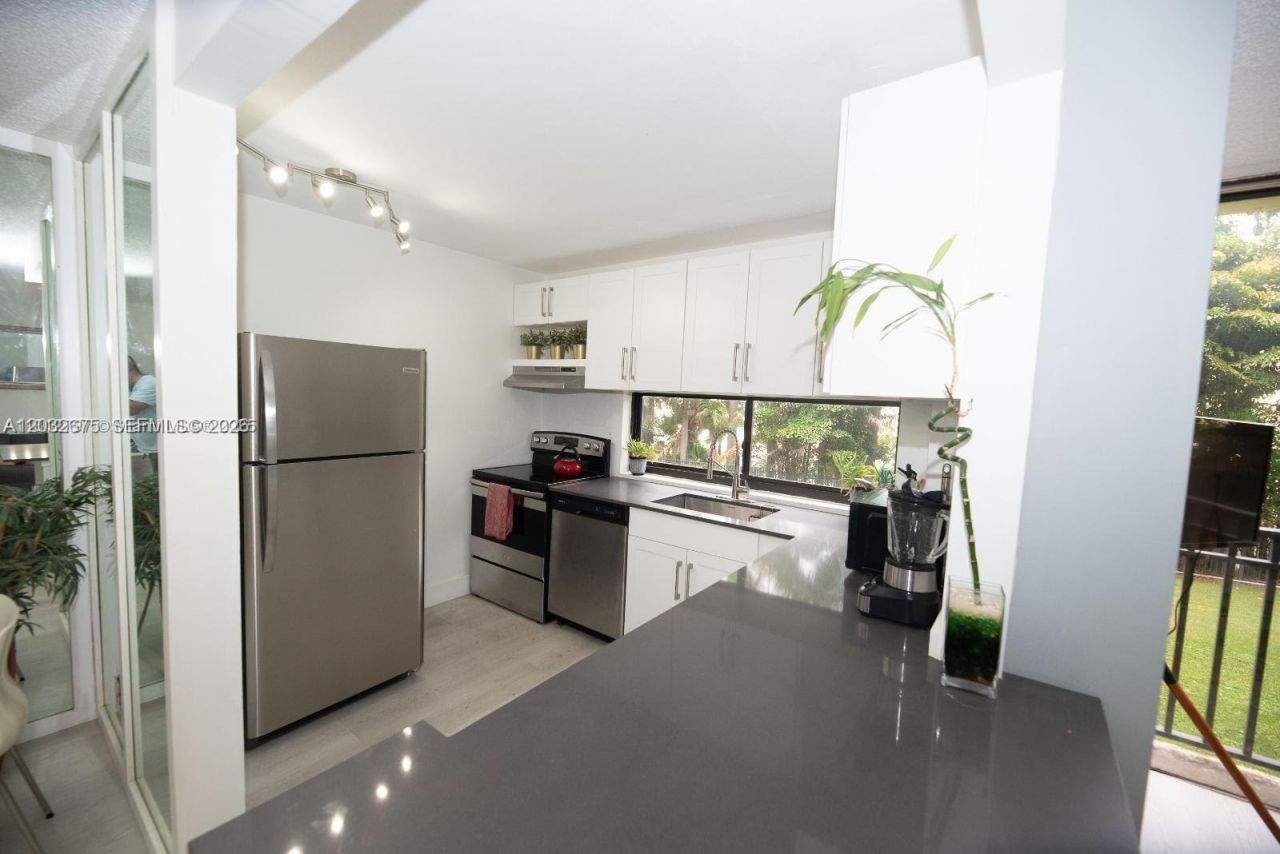 17021 N Bay Rd , Unit 207, Sunny Isles Beach, FL 33160 Photo