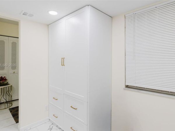 424 SE 10th St , Unit 204, Dania Beach, FL 33004
