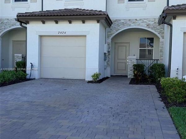 2424 SE 29th St , Homestead, FL 33035