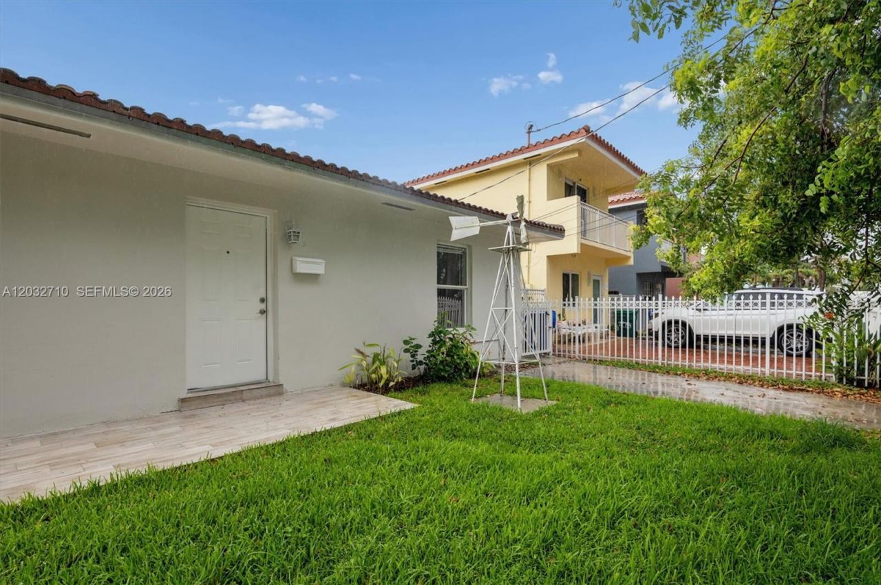 2775 SW 12th St, Unit 2775, Miami, FL 33135 Photo
