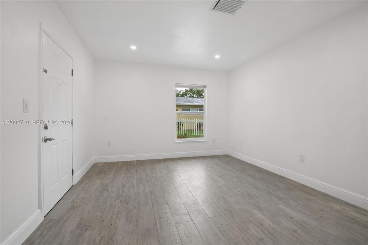 2775 SW 12th St, Unit 2775, Miami, FL 33135 Photo
