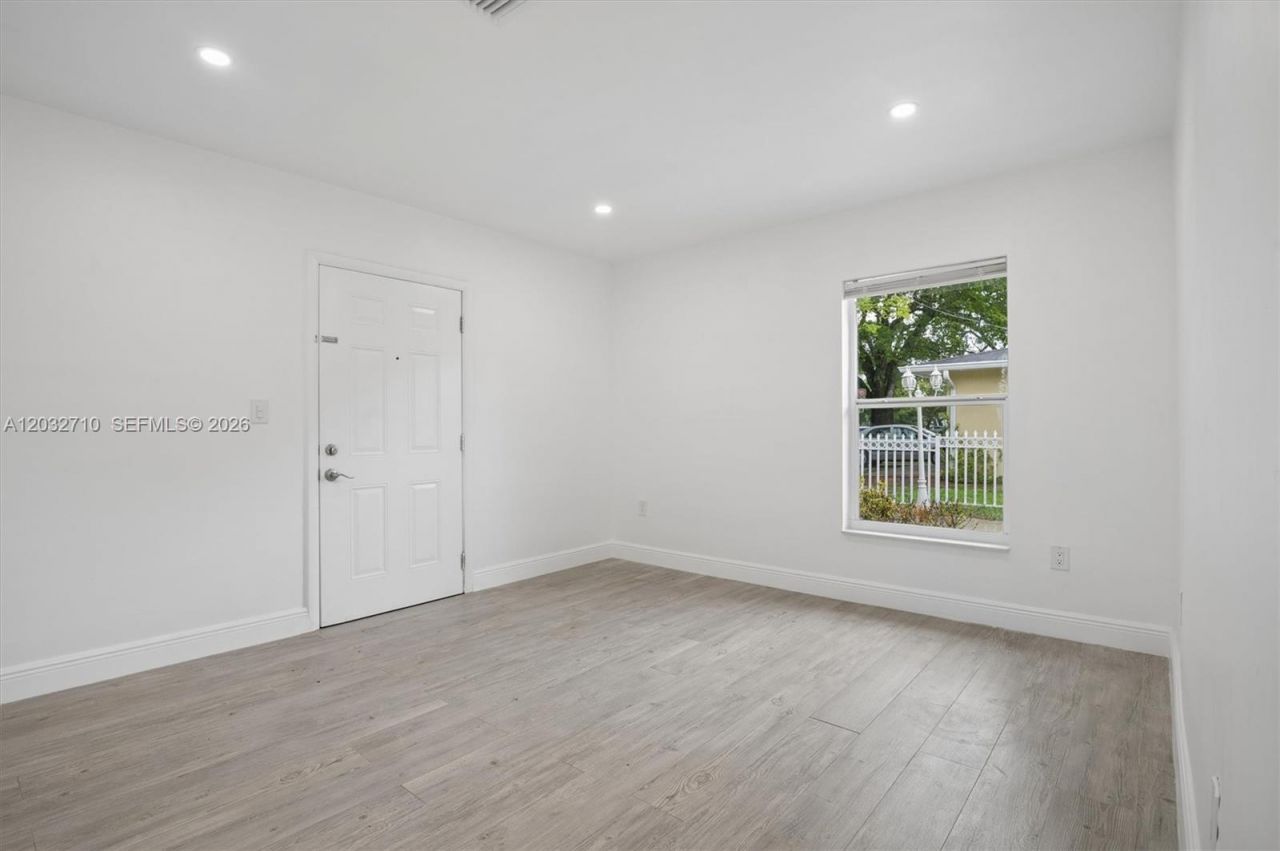2775 SW 12th St, Unit 2775, Miami, FL 33135 Photo