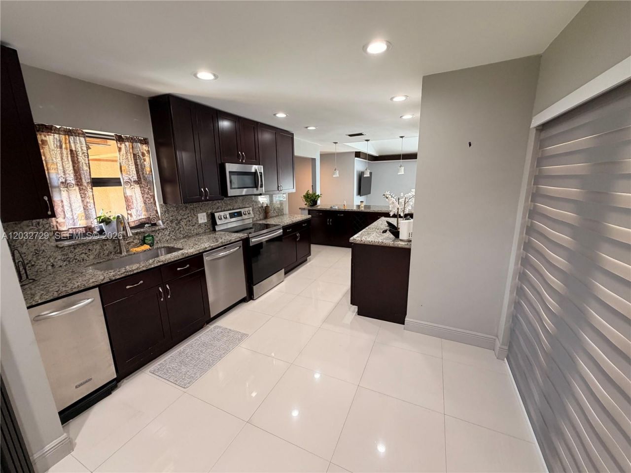 20451 NE 10th Pl , Unit 20451, Miami, FL 33179 Photo