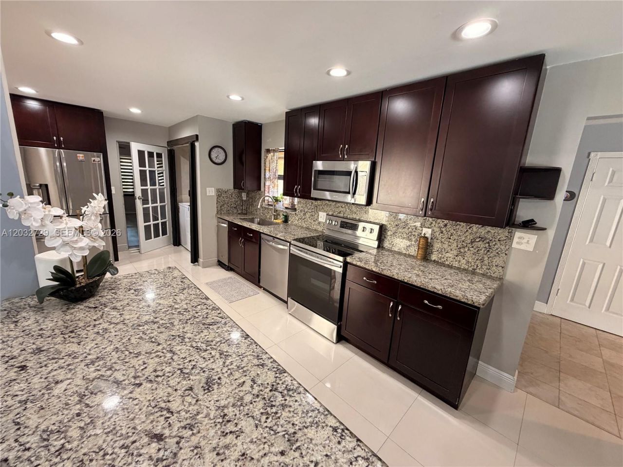20451 NE 10th Pl , Unit 20451, Miami, FL 33179 Photo