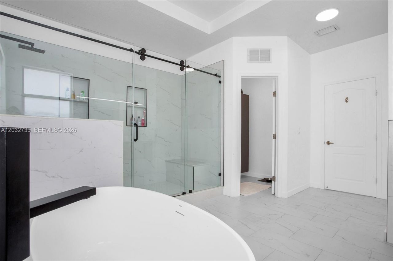 11559 NW 84th Ter, Doral, FL 33178 Photo