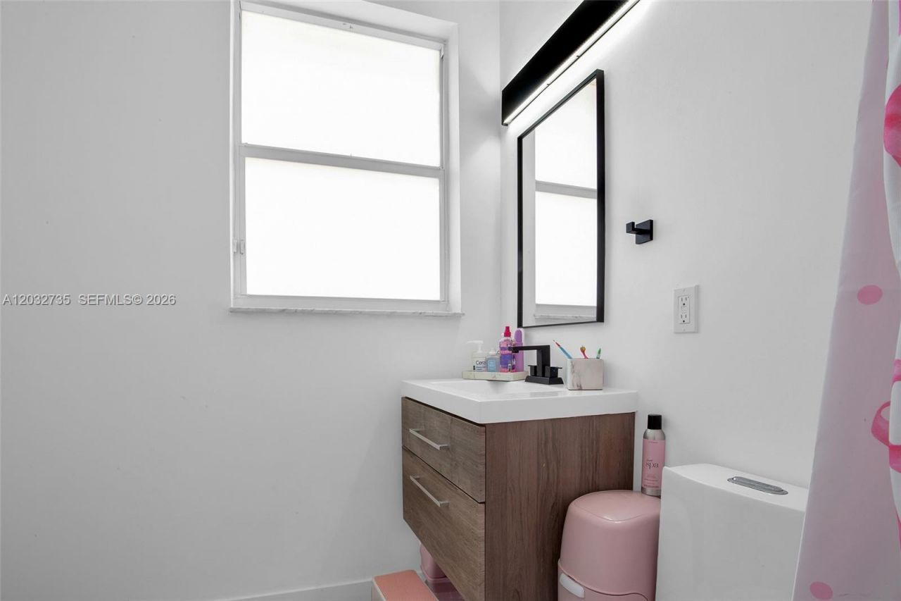 11559 NW 84th Ter, Doral, FL 33178 Photo