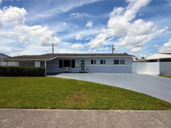 10455 SW 42nd Ter , Miami, FL 33165
