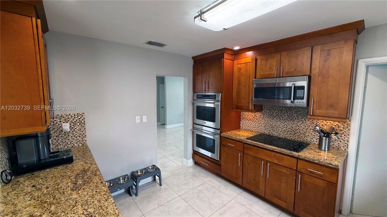 10455 SW 42nd Ter , Miami, FL 33165 Photo