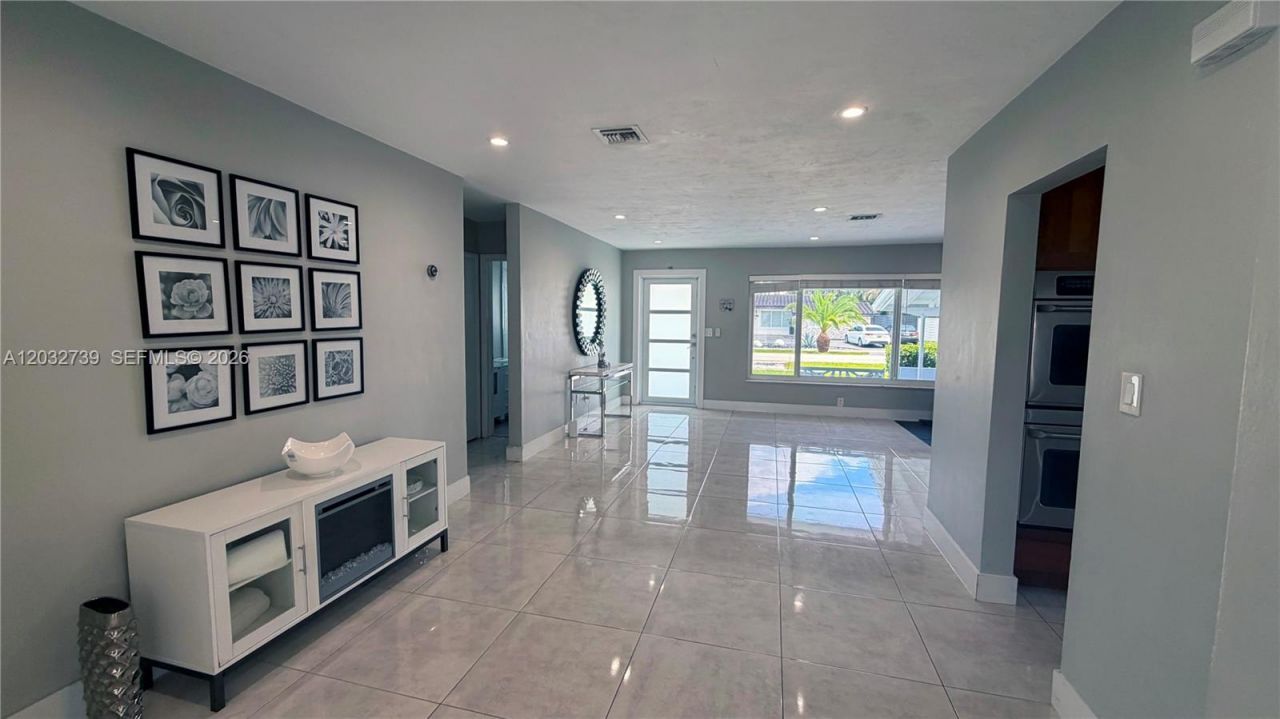 10455 SW 42nd Ter , Miami, FL 33165 Photo