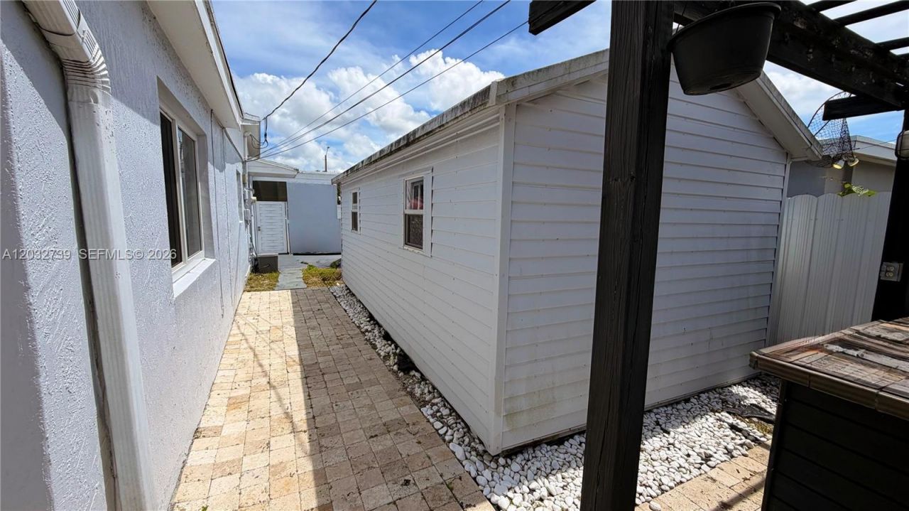 10455 SW 42nd Ter , Miami, FL 33165 Photo
