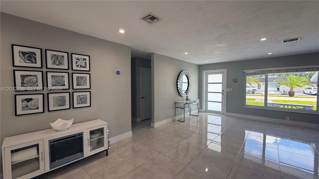 10455 SW 42nd Ter , Miami, FL 33165 Photo