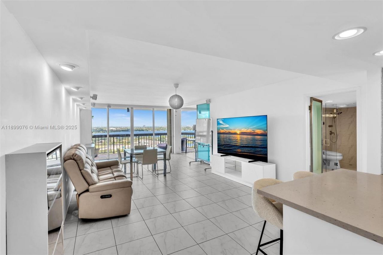 2425 Presidential Way , Unit 2003, West Palm Beach, FL 33401 Photo