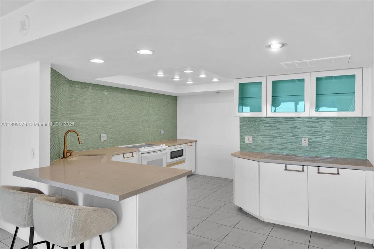 2425 Presidential Way , Unit 2003, West Palm Beach, FL 33401 Photo