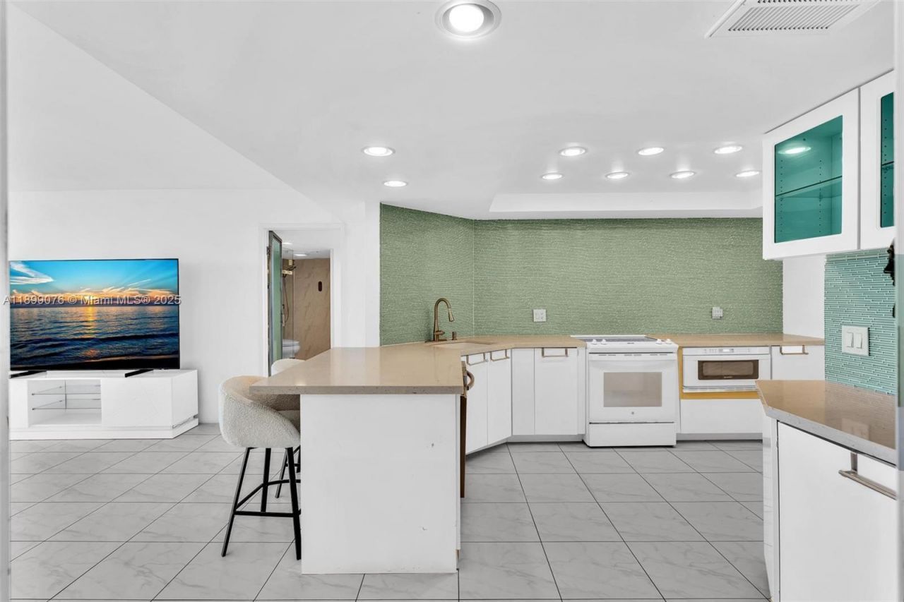 2425 Presidential Way , Unit 2003, West Palm Beach, FL 33401 Photo