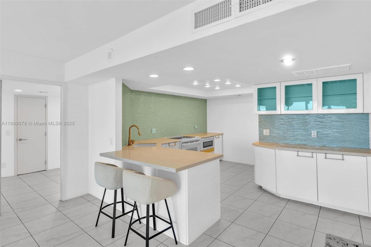 2425 Presidential Way , Unit 2003, West Palm Beach, FL 33401 Photo