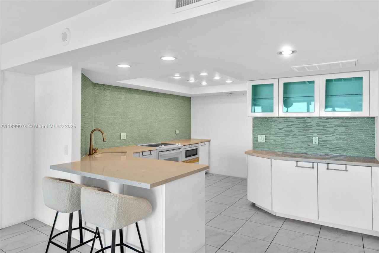 2425 Presidential Way , Unit 2003, West Palm Beach, FL 33401 Photo