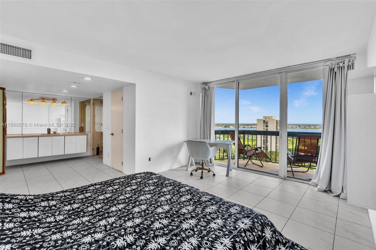 2425 Presidential Way , Unit 2003, West Palm Beach, FL 33401 Photo