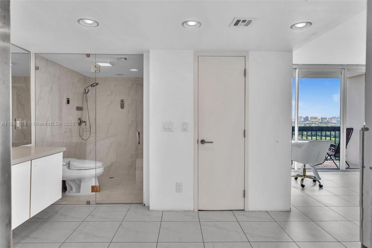 2425 Presidential Way , Unit 2003, West Palm Beach, FL 33401 Photo