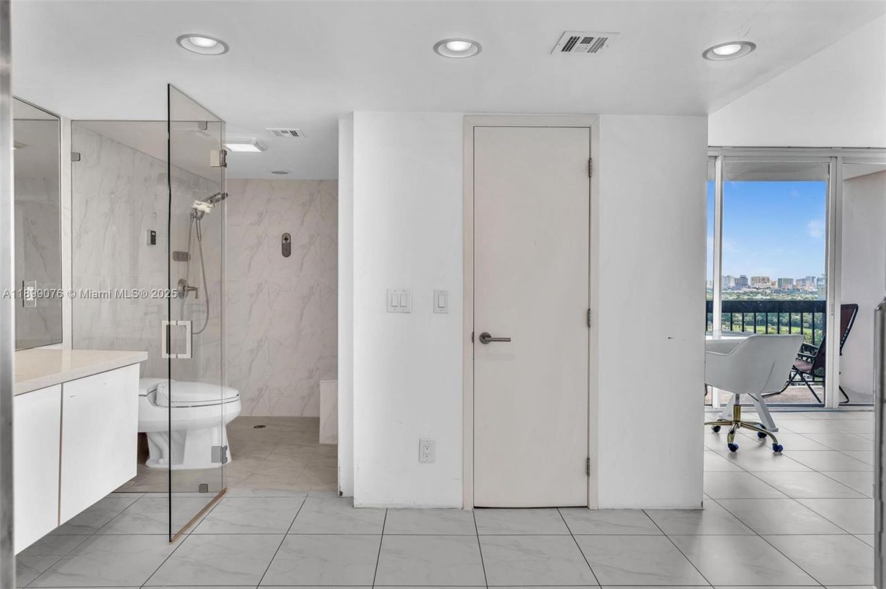 2425 Presidential Way , Unit 2003, West Palm Beach, FL 33401 Photo