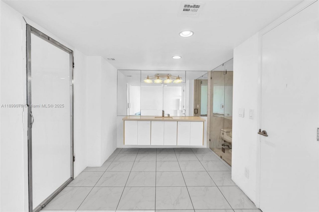2425 Presidential Way , Unit 2003, West Palm Beach, FL 33401 Photo