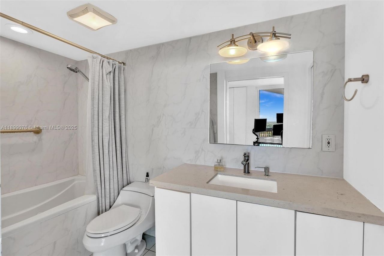 2425 Presidential Way , Unit 2003, West Palm Beach, FL 33401 Photo