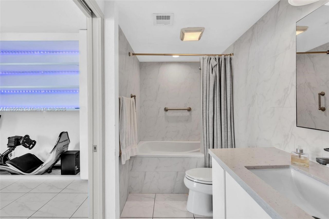 2425 Presidential Way , Unit 2003, West Palm Beach, FL 33401 Photo