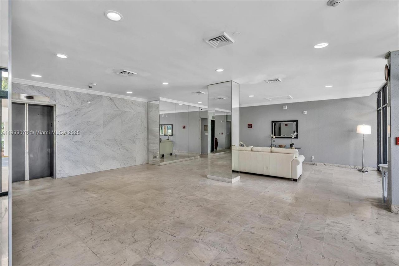 2425 Presidential Way , Unit 2003, West Palm Beach, FL 33401 Photo