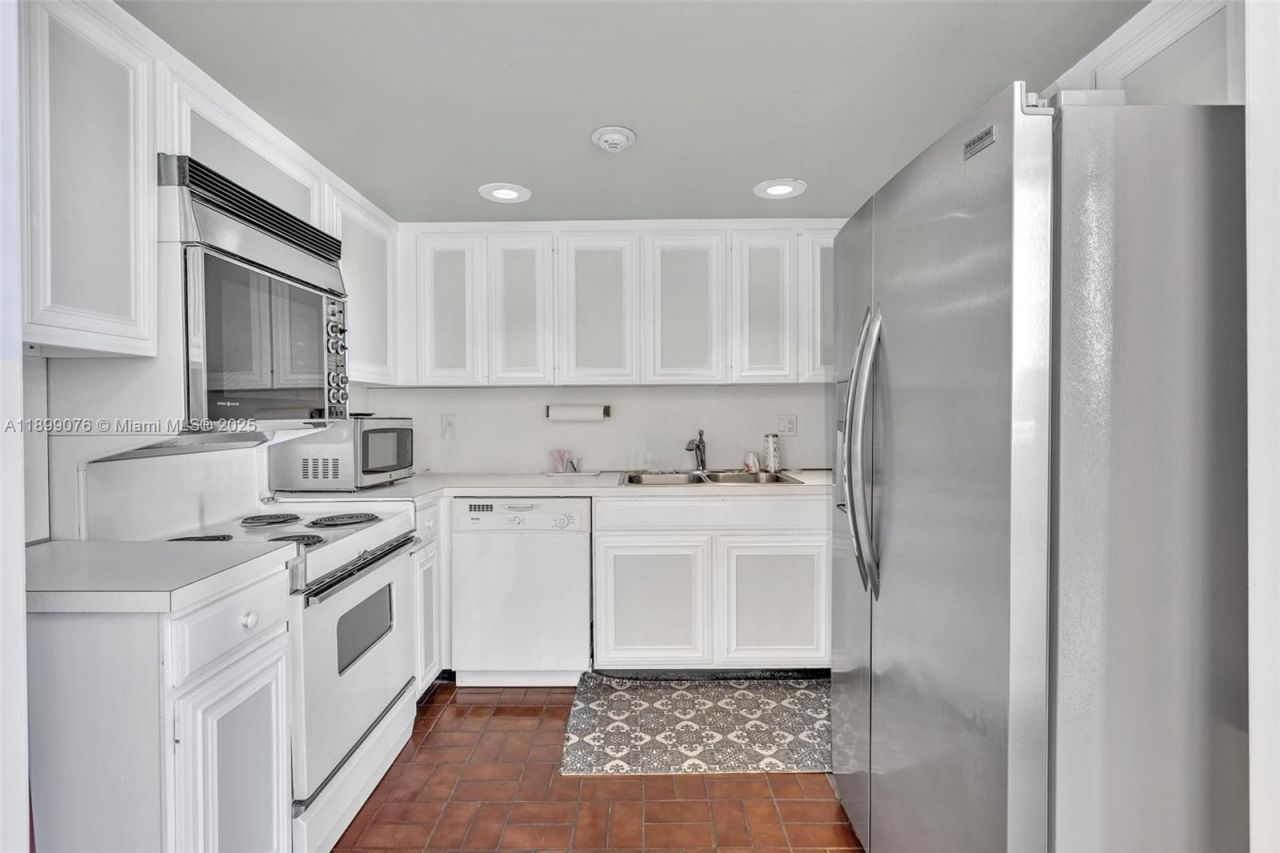 2425 Presidential Way , Unit 2003, West Palm Beach, FL 33401 Photo