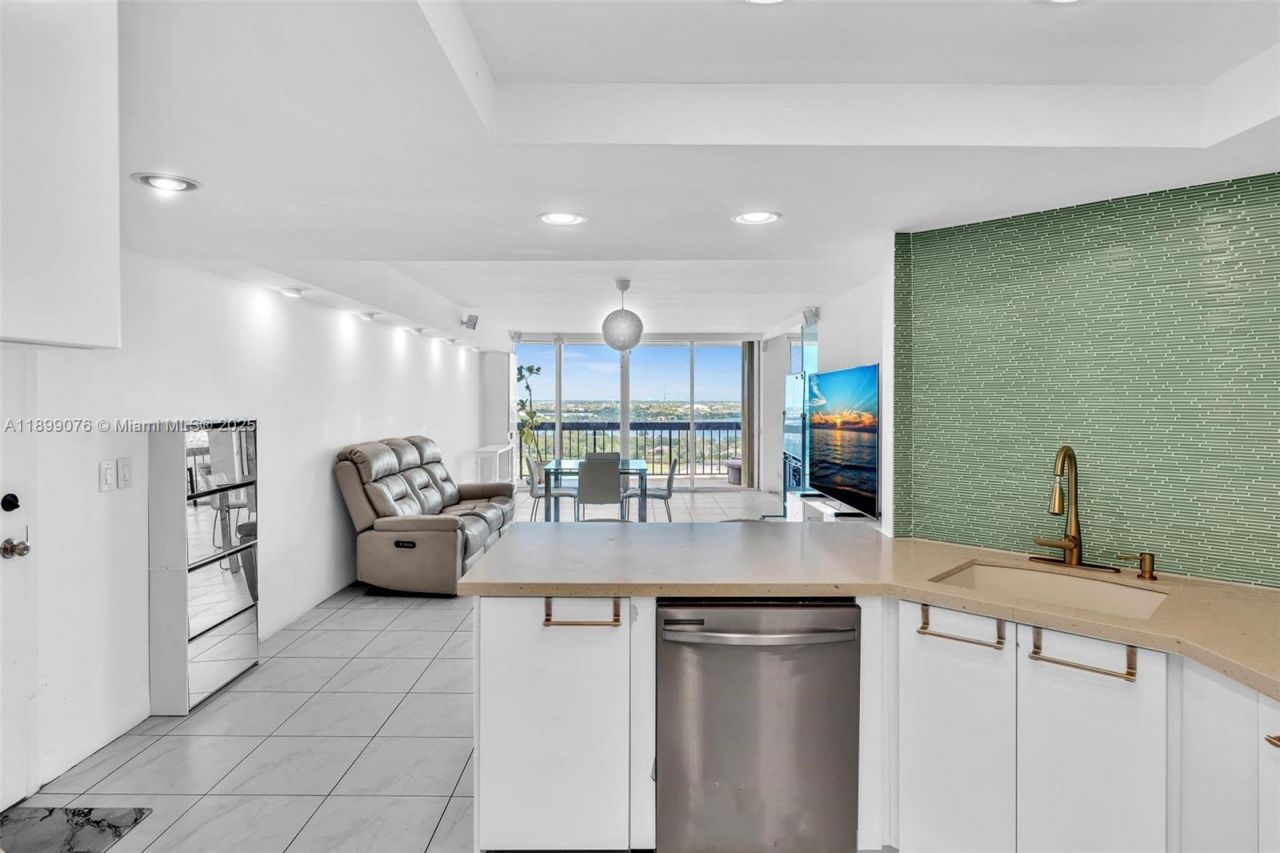 2425 Presidential Way , Unit 2003, West Palm Beach, FL 33401 Photo