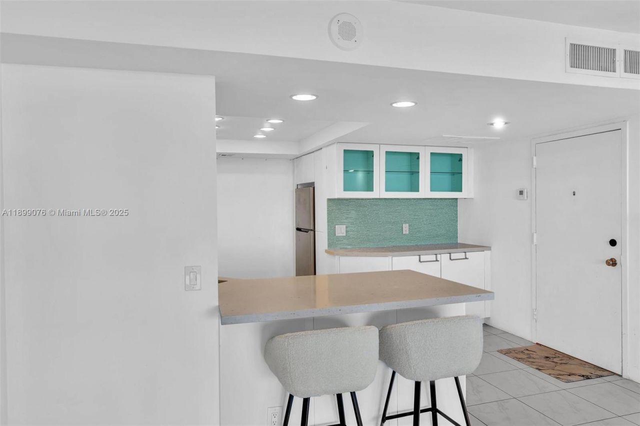 2425 Presidential Way , Unit 2003, West Palm Beach, FL 33401 Photo