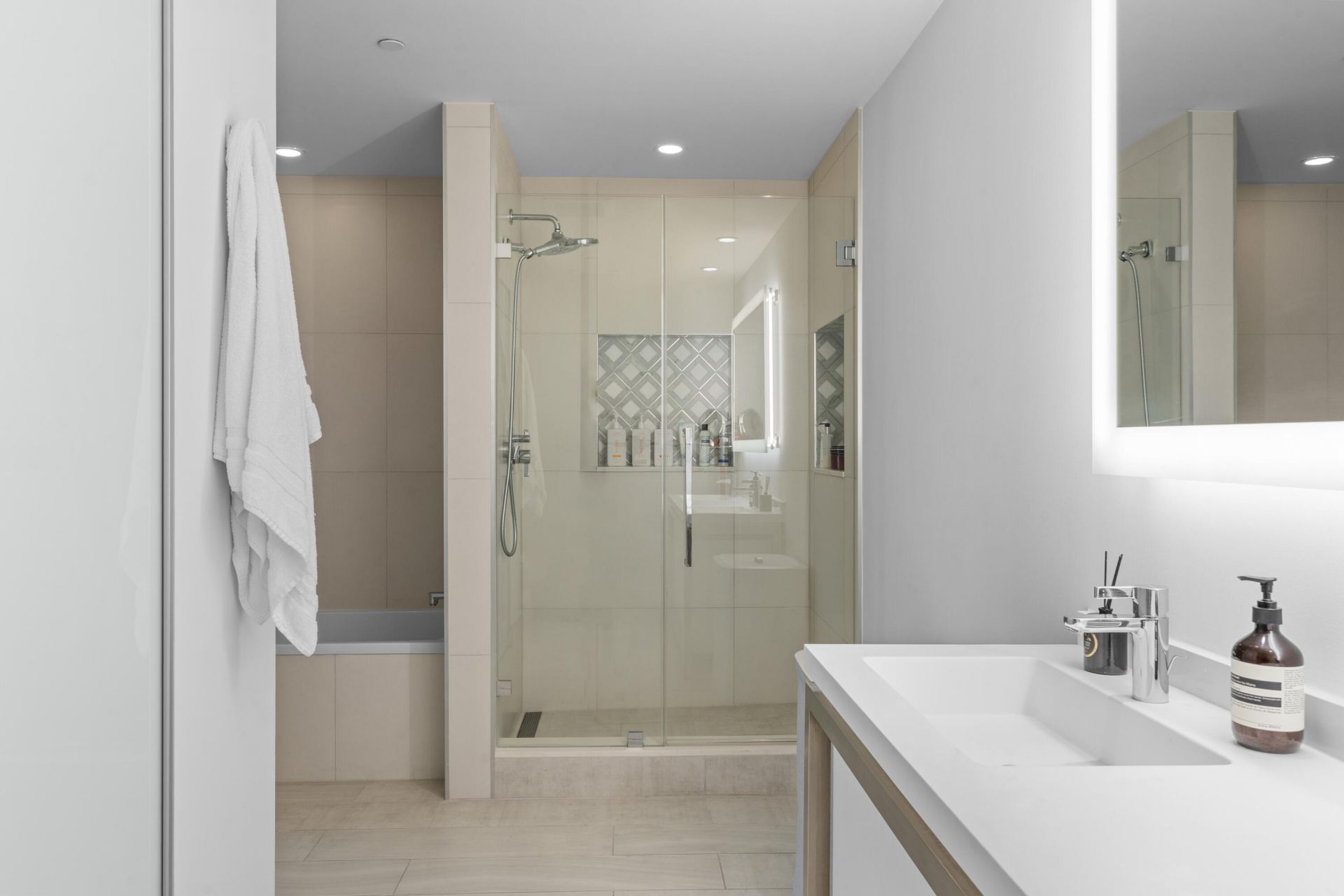 2000 Metropica Way, Unit 214, Sunrise, FL 33323 Photo