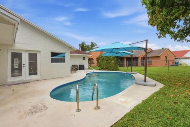 140 Bilbao Street, Royal Palm Beach, FL 33411 Photo