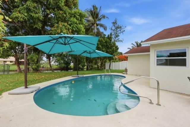 140 Bilbao Street, Royal Palm Beach, FL 33411 Photo