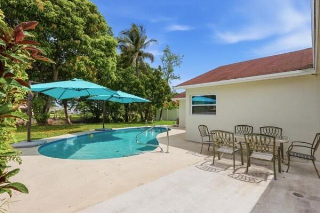 140 Bilbao Street, Royal Palm Beach, FL 33411 Photo