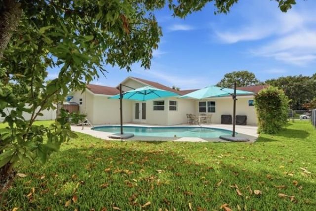 140 Bilbao Street, Royal Palm Beach, FL 33411 Photo