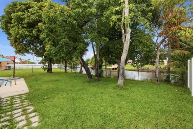 140 Bilbao Street, Royal Palm Beach, FL 33411 Photo