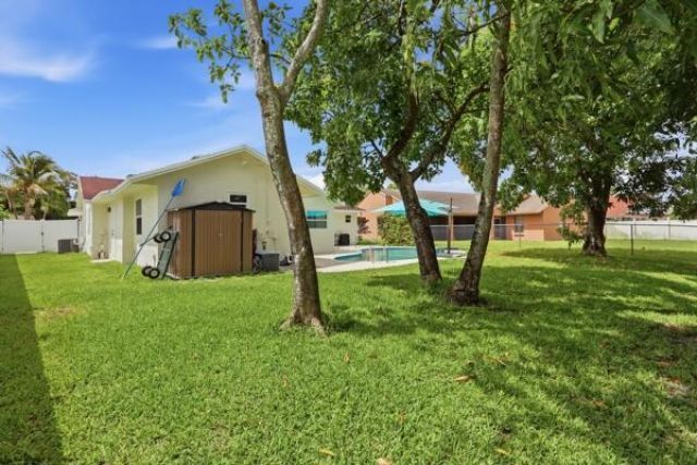 140 Bilbao Street, Royal Palm Beach, FL 33411 Photo