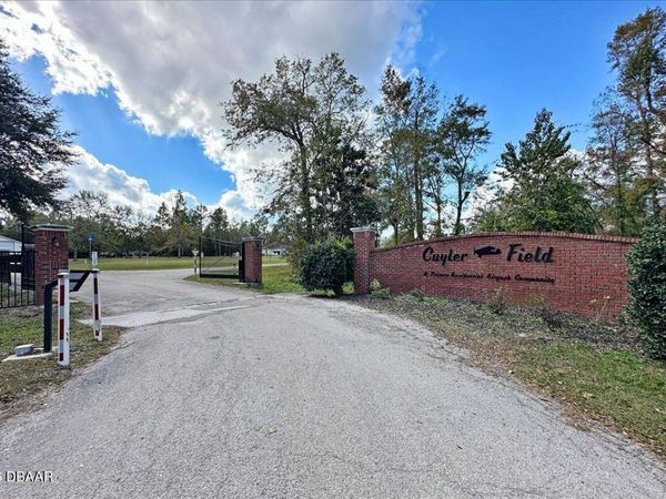 10790 S Runway Circle, Glen St. Mary, FL 32040