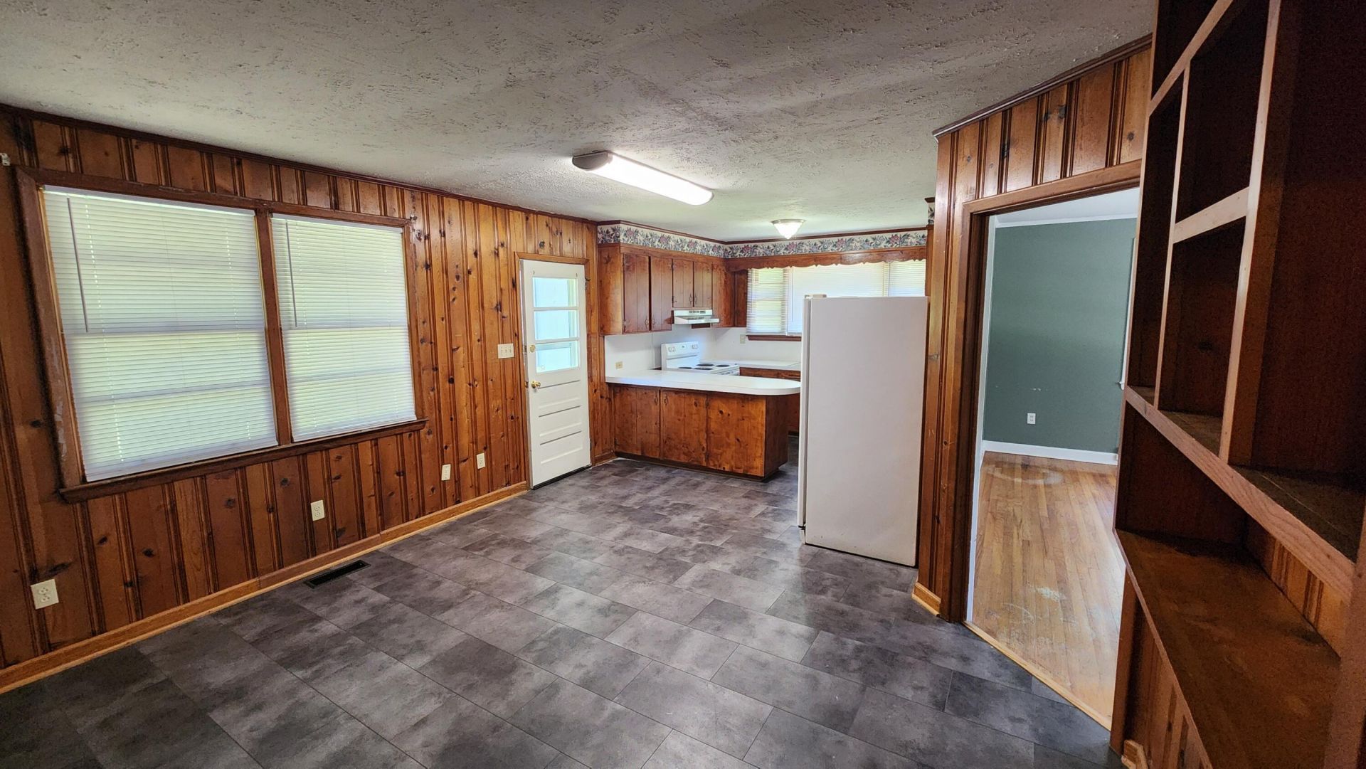607 Sherrie Lane Photo 14